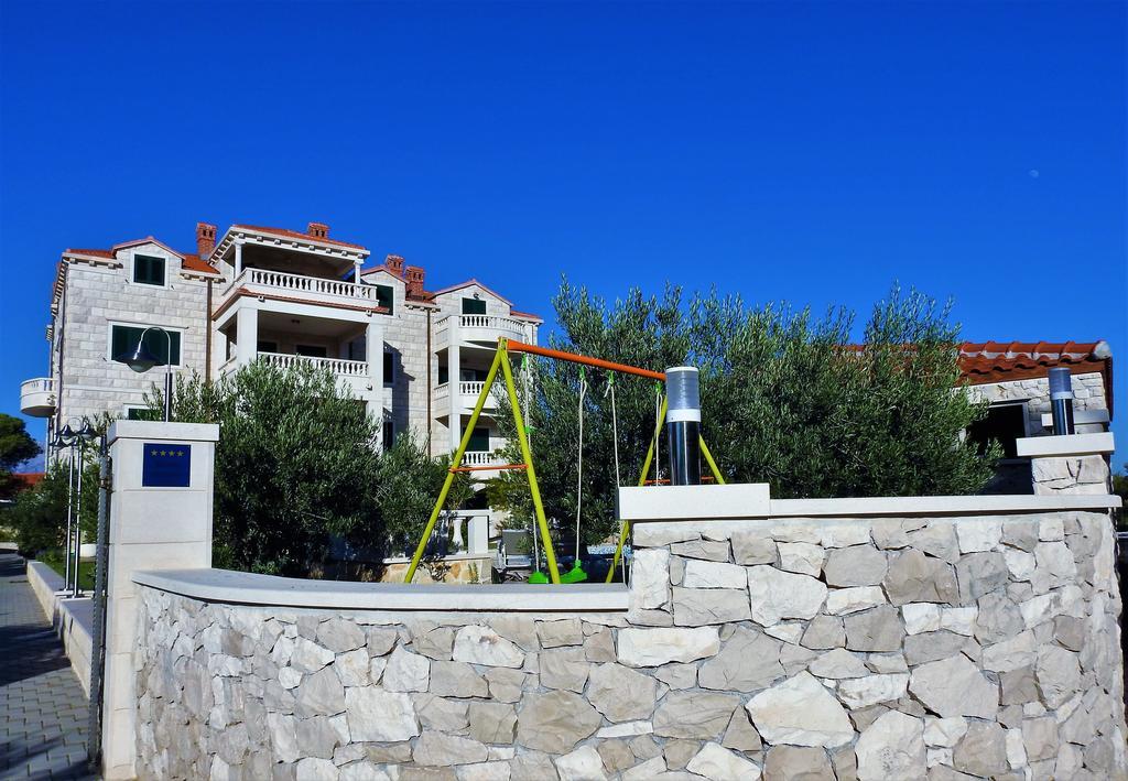 Apartments Villa Barbara Сумартин Екстериор снимка